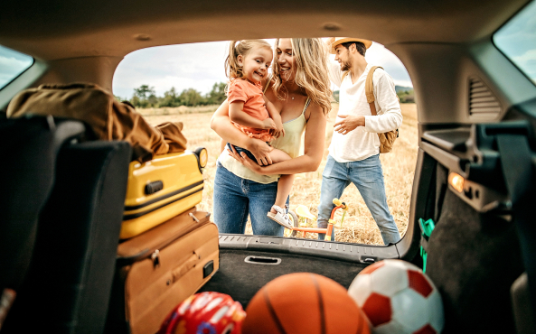 family packing car